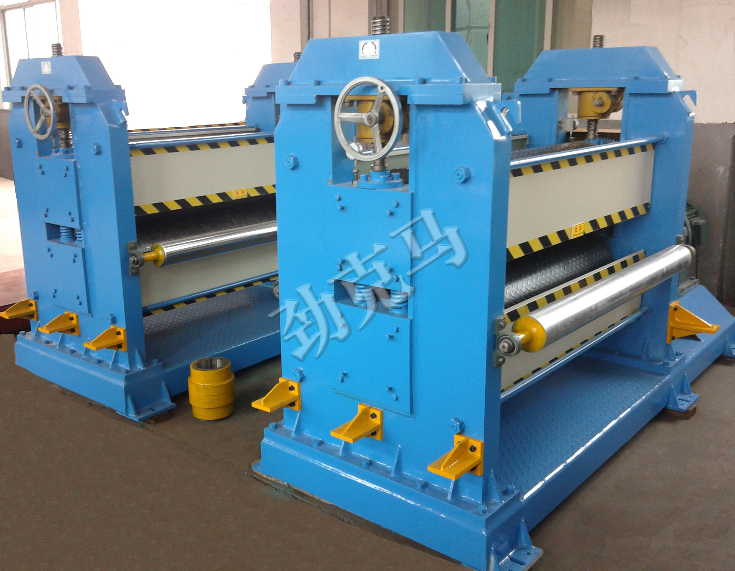 J型防滑板压花机