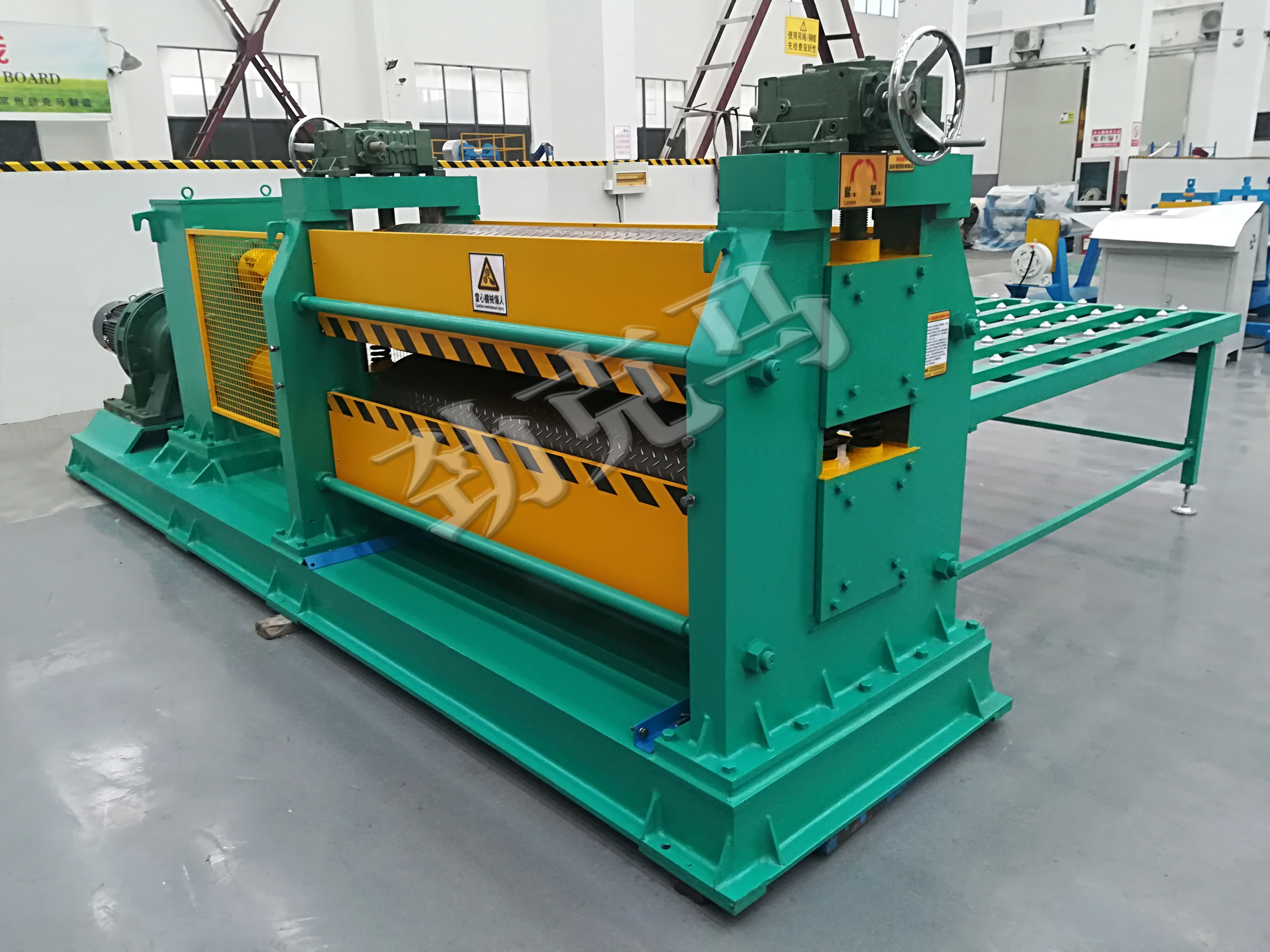 W型防滑板压花机